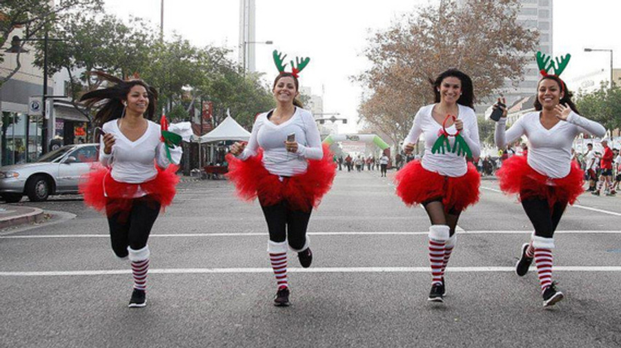 four women running in a fun run